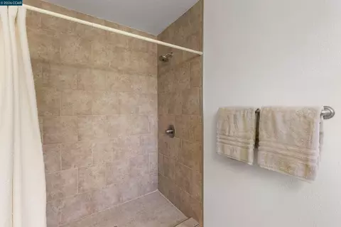 Bath - 7 Leeds Ct, Danville, CA 94526 photo 3 of 4