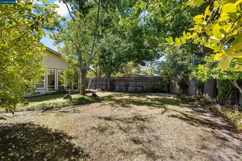 Exterior - 7 Leeds Ct, Danville, CA 94526 photo 7 of 8