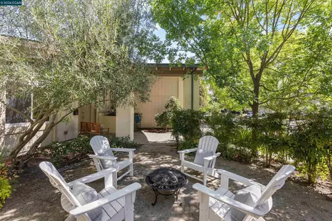 Exterior - 7 Leeds Ct, Danville, CA 94526 photo 4 of 8