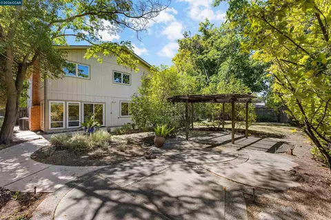 Exterior - 7 Leeds Ct, Danville, CA 94526 photo 6 of 8