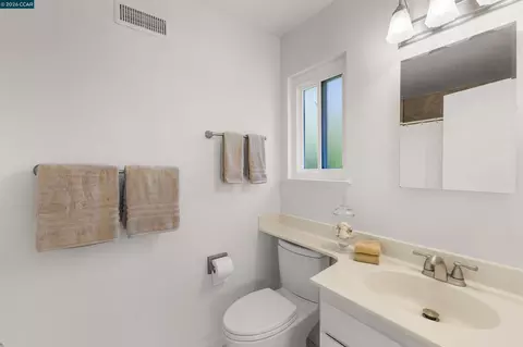 Bath - 7 Leeds Ct, Danville, CA 94526 photo 2 of 4