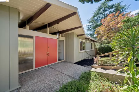 6040 Chelton Dr, Oakland, CA 94611
