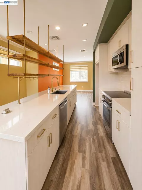 977 24th St, Oakland, CA 94607 photo 3