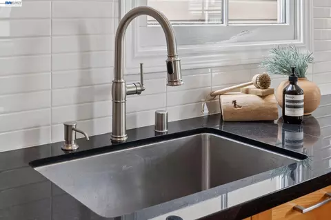 Kitchen - 800 Delaware St #1020, Berkeley, CA 94710 photo 3 of 3
