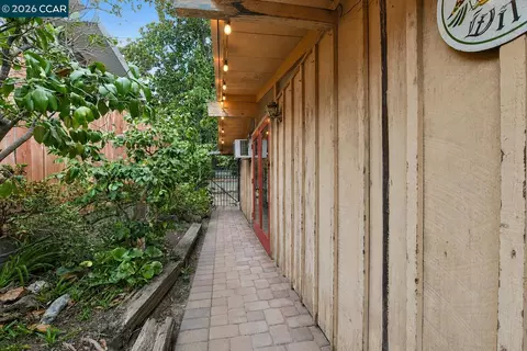 Exterior - 3214 Pine St, Martinez, CA 94553 photo 8 of 10