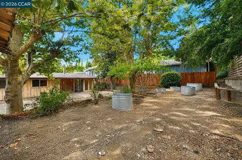 Exterior - 3214 Pine St, Martinez, CA 94553 photo 7 of 10