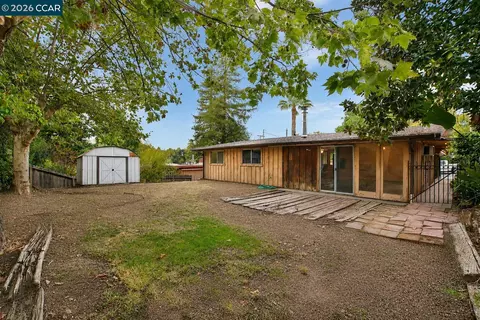 Exterior - 3214 Pine St, Martinez, CA 94553 photo 2 of 10