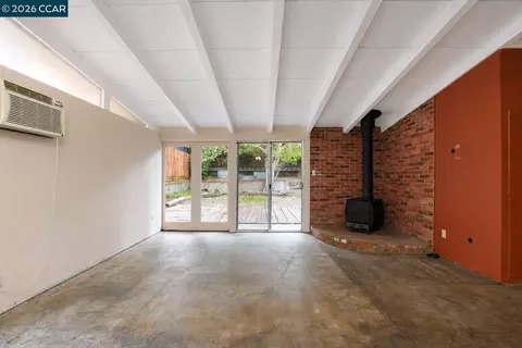 Living - 3214 Pine St, Martinez, CA 94553 photo 3 of 4