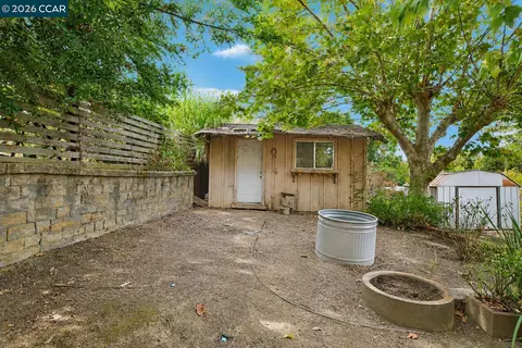 Exterior - 3214 Pine St, Martinez, CA 94553 photo 6 of 10