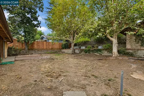 Exterior - 3214 Pine St, Martinez, CA 94553 photo 4 of 10