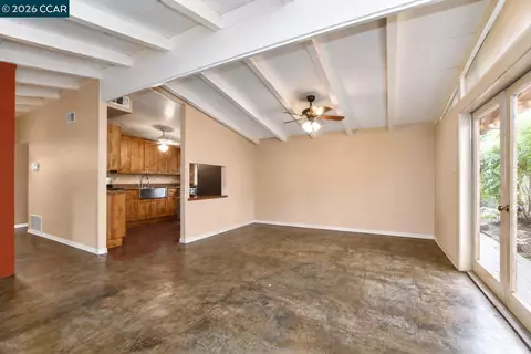 Living - 3214 Pine St, Martinez, CA 94553 photo 1 of 4