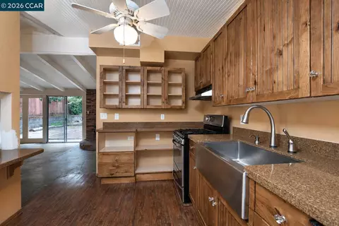 Kitchen - 3214 Pine St, Martinez, CA 94553 photo 2 of 2