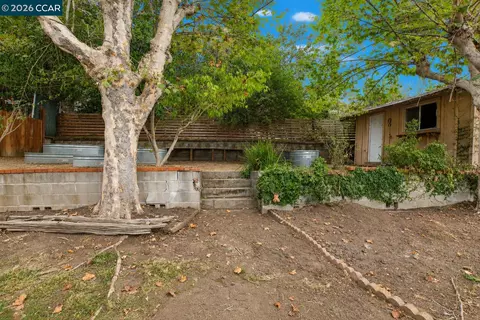 Exterior - 3214 Pine St, Martinez, CA 94553 photo 5 of 10