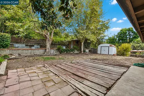 Exterior - 3214 Pine St, Martinez, CA 94553 photo 3 of 10