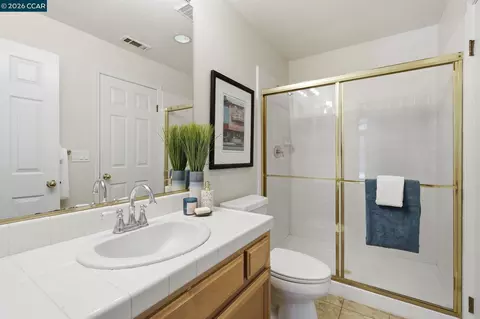 Bath - 4700 Hunter Peak Ct, Antioch, CA 94531 photo 1 of 6