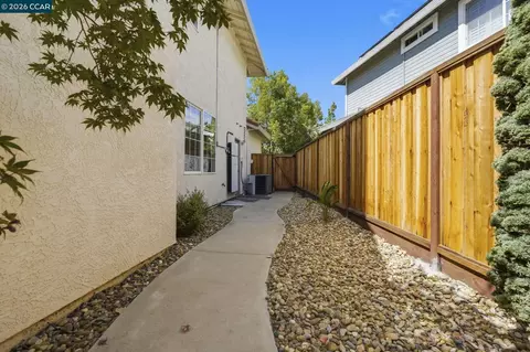 Exterior - 4700 Hunter Peak Ct, Antioch, CA 94531 photo 15 of 19
