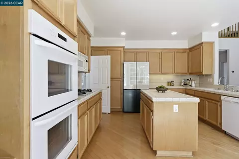 Kitchen - 4700 Hunter Peak Ct, Antioch, CA 94531 photo 4 of 11