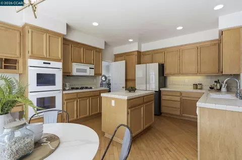 Kitchen - 4700 Hunter Peak Ct, Antioch, CA 94531 photo 2 of 11