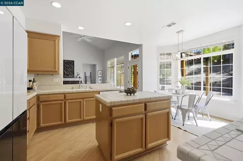 Kitchen - 4700 Hunter Peak Ct, Antioch, CA 94531 photo 7 of 11