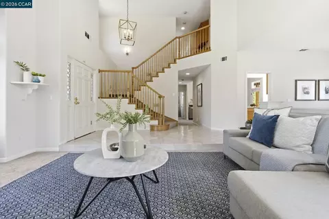 Living - 4700 Hunter Peak Ct, Antioch, CA 94531 photo 4 of 8