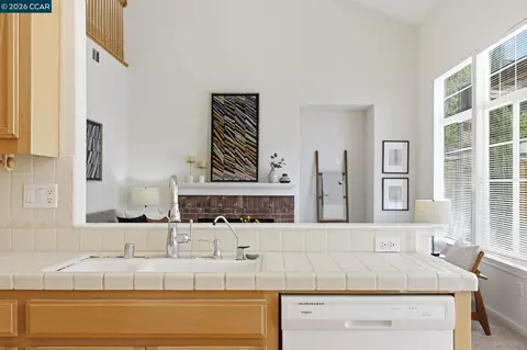 Kitchen - 4700 Hunter Peak Ct, Antioch, CA 94531 photo 9 of 11