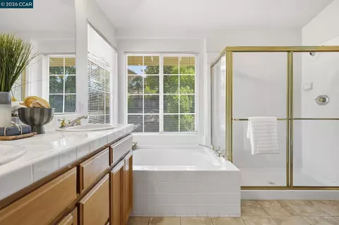 Bath - 4700 Hunter Peak Ct, Antioch, CA 94531 photo 6 of 6
