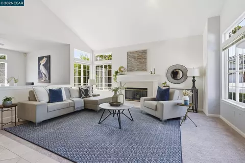 Living - 4700 Hunter Peak Ct, Antioch, CA 94531 photo 2 of 8