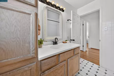 Bath - 335 Scott St, Livermore, CA 94551 photo 2 of 5