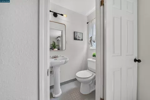 Bath - 335 Scott St, Livermore, CA 94551 photo 4 of 5