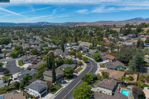View/Area - 335 Scott St, Livermore, CA 94551 photo 3 of 5