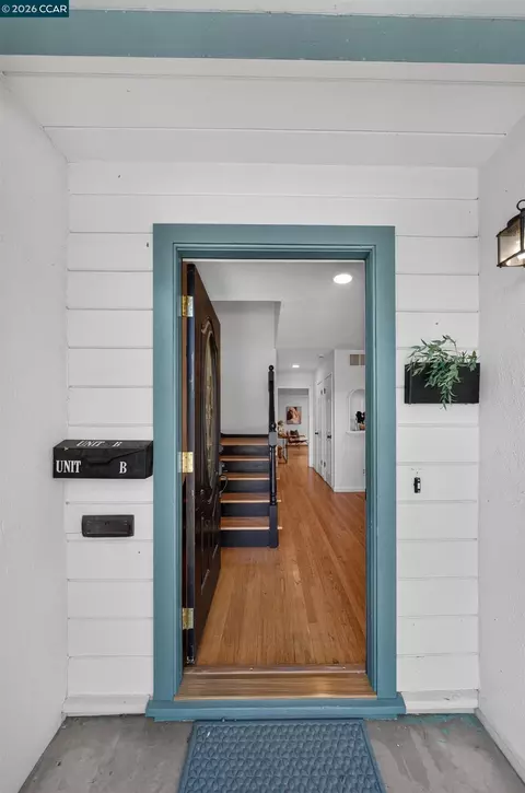 Entry Way - 335 Scott St, Livermore, CA 94551 photo 1 of 4