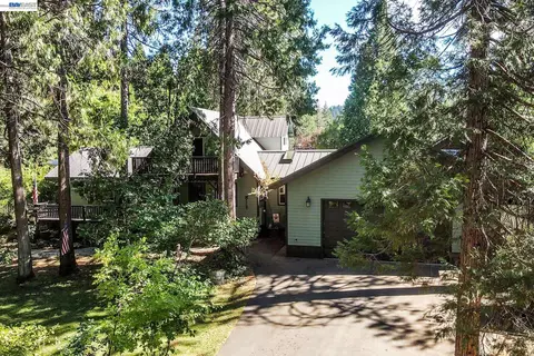 Exterior - 320 Airport Rd, Trinity Center, CA 96091 photo 2 of 16