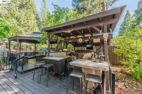 Exterior - 320 Airport Rd, Trinity Center, CA 96091 photo 4 of 16