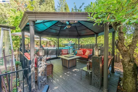 Exterior - 320 Airport Rd, Trinity Center, CA 96091 photo 6 of 16