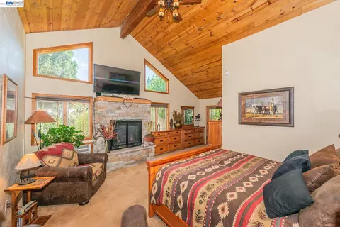 Bedroom - 320 Airport Rd, Trinity Center, CA 96091 photo 1 of 7
