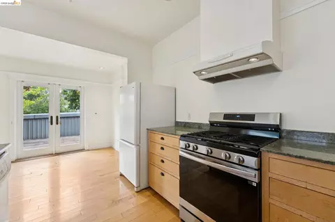 Kitchen - 2730 Webster St, Berkeley, CA 94705 photo 5 of 10