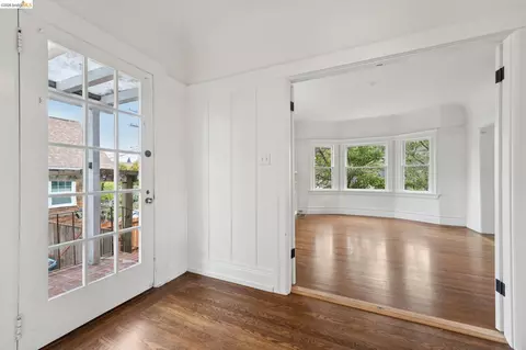 Entry Way - 2730 Webster St, Berkeley, CA 94705 photo 3 of 11
