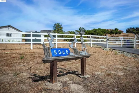 8060 Chardonnay Pl, Valley Springs, CA 95252