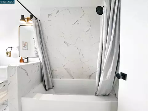 Bath - 20 Chesley Ct, Vallejo, CA 94591 photo 2 of 2