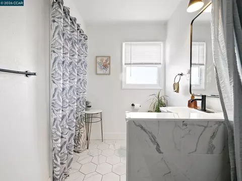 Bath - 20 Chesley Ct, Vallejo, CA 94591 photo 1 of 2