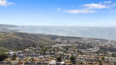View/Area - 483 Heathcliff Dr, Pacifica, CA 94044 photo 5 of 9