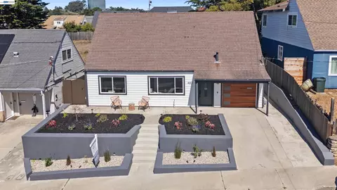 Exterior - 483 Heathcliff Dr, Pacifica, CA 94044 photo 9 of 11