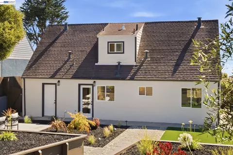 Exterior - 483 Heathcliff Dr, Pacifica, CA 94044 photo 8 of 11