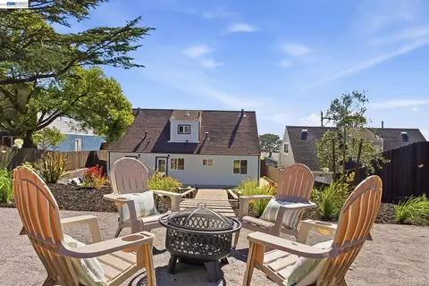 Exterior - 483 Heathcliff Dr, Pacifica, CA 94044 photo 3 of 11