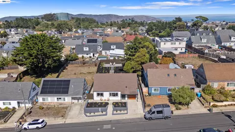View/Area - 483 Heathcliff Dr, Pacifica, CA 94044 photo 8 of 9