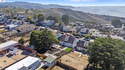 View/Area - 483 Heathcliff Dr, Pacifica, CA 94044 photo 6 of 9