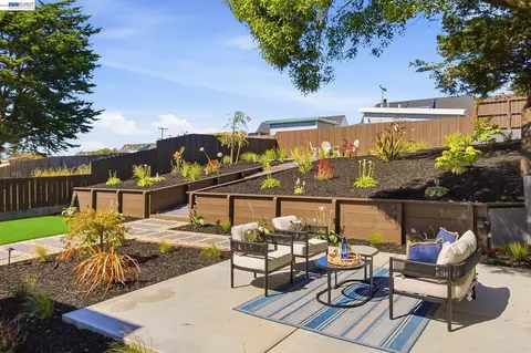 Exterior - 483 Heathcliff Dr, Pacifica, CA 94044 photo 2 of 11