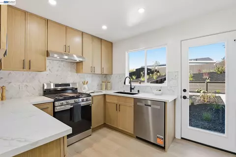 Kitchen - 483 Heathcliff Dr, Pacifica, CA 94044 photo 1 of 4