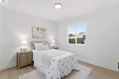 Bedroom - 483 Heathcliff Dr, Pacifica, CA 94044 photo 4 of 5