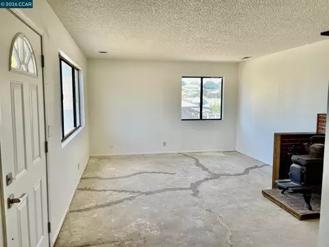 Living - 1119 Warren Ave, Vallejo, CA 94591 photo 3 of 3